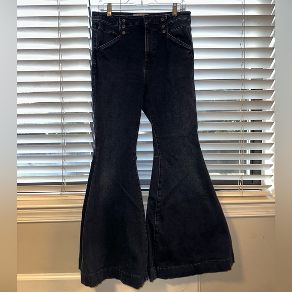 Free People High Waisted Flares - Size 30 - Picture 6 of 6